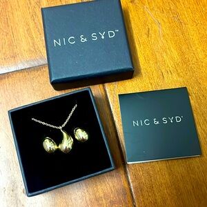 Nic & Syd necklace and earrings set